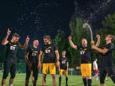 Video: Grupa ZPR Media - EY